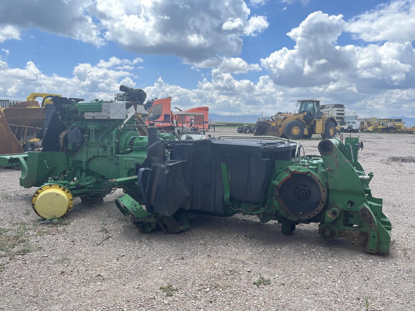 ./imagenes/INVOICE/2019/17825/TRACTOR JOHN DEERE 8225R (1).JPG